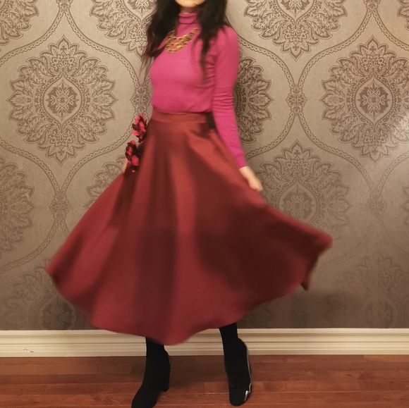 Silk Wool skirt with floral embellishment - Picture 4 of 13